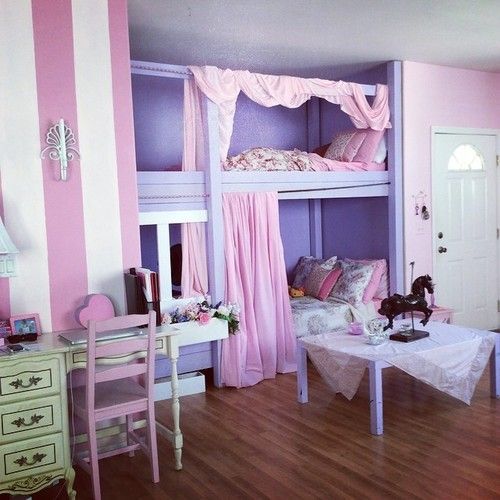 leather-lace-sin-and-bones:  Kelly Eden’s houseI want to friggin live here, it’s like a tiny pastel castle :3