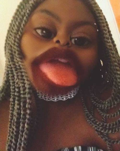 youngqueensandfantasies: New photoset featuring oldish pics May has not been good to be look wise  (