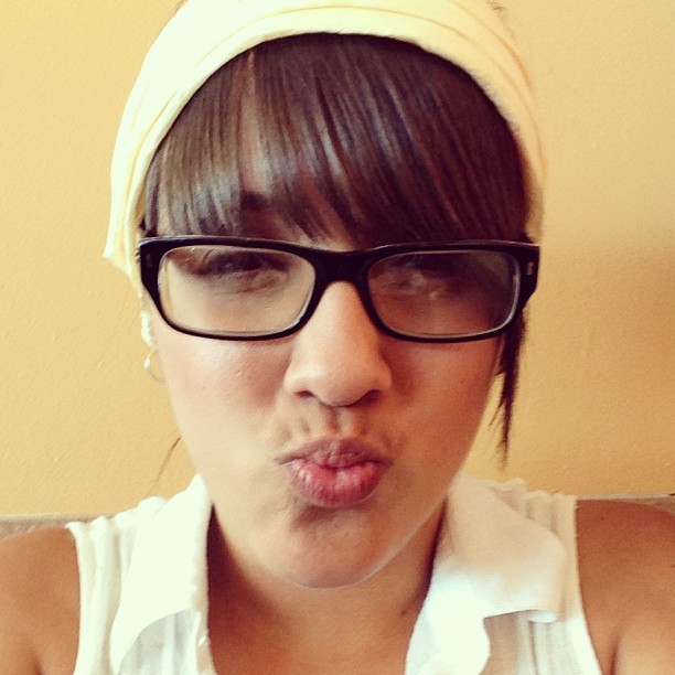 Porque con solo un beso te demuestro todo lo que siento.! #me #one #kiss #love #glasses