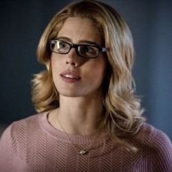 Emily Bett Rickards 34b145d8229f336904c099fda56b293e8ed32037