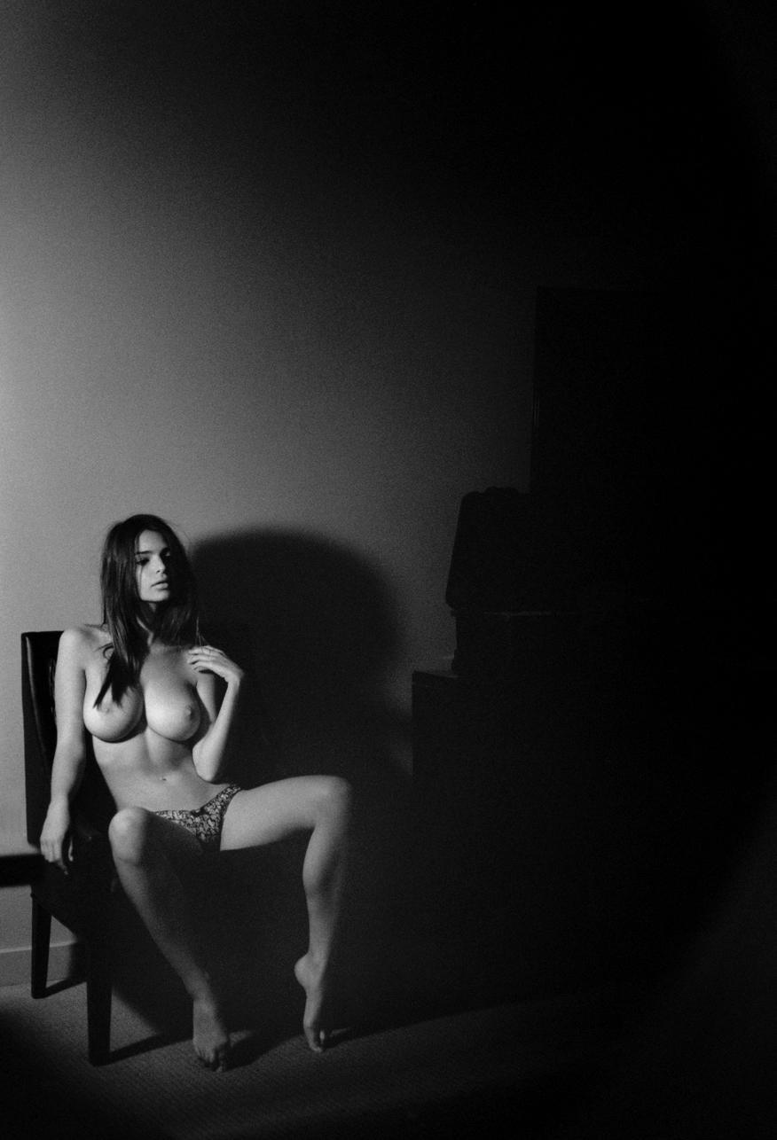 lotiopuig:  Emily Ratajkowski 