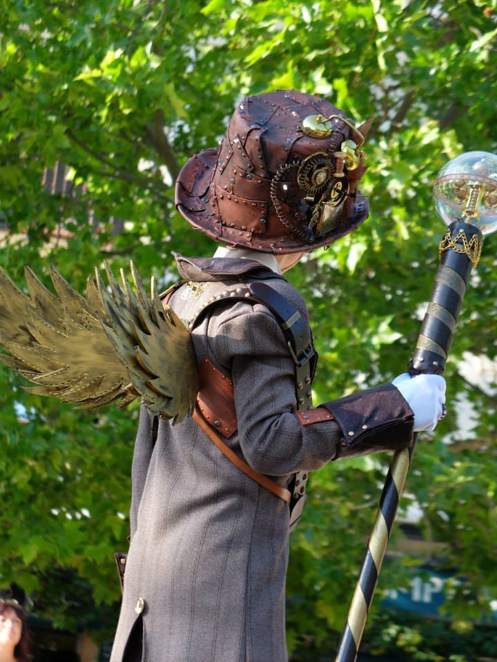 arsenicinshell:  Laetitia Goeres Vega is a super mum who made herself the costumes