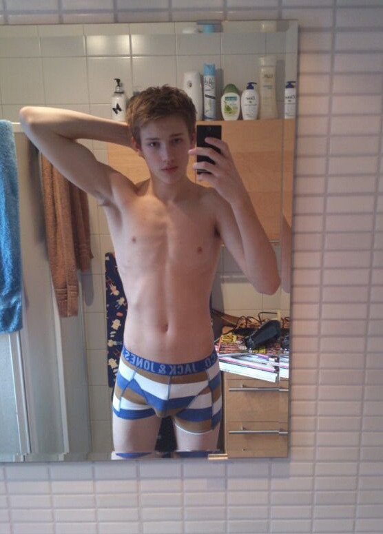 lovebisblove:  Yummy! Reblog :) 
