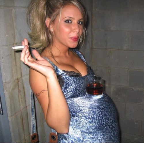 noleon75:  Selection of sexy pregnant Chavs porn pictures