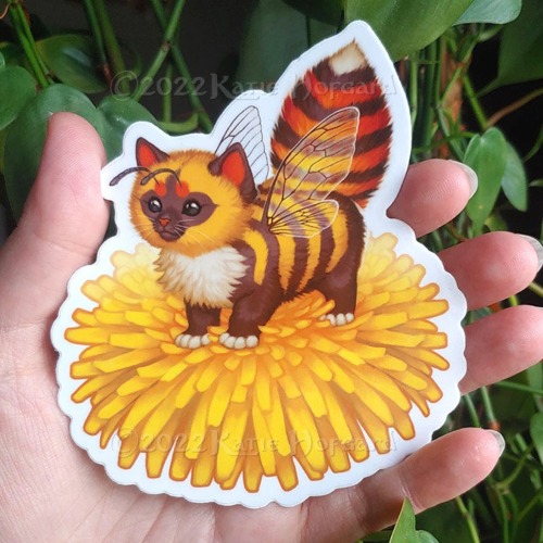 sosuperawesome: Kitten Bee // Eskiworks on Etsy