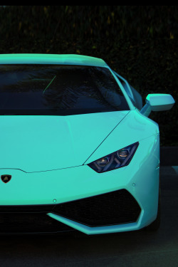 avenuesofinspiration:  Teal Huracan | Photographer © | AOI