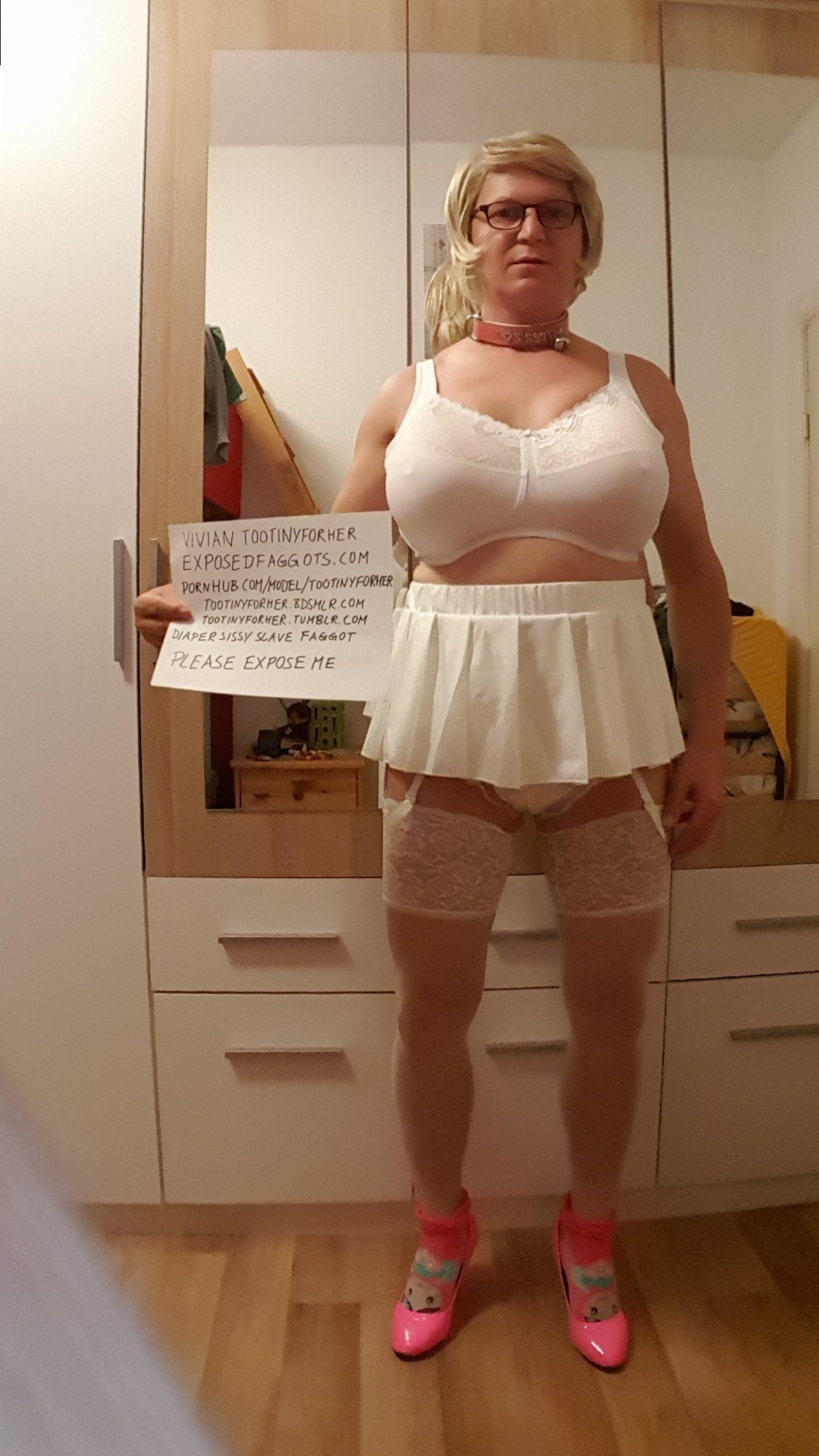 Blondes Flittchen und ihre Sextoys Blondes Flittchen und ihre Sextoys