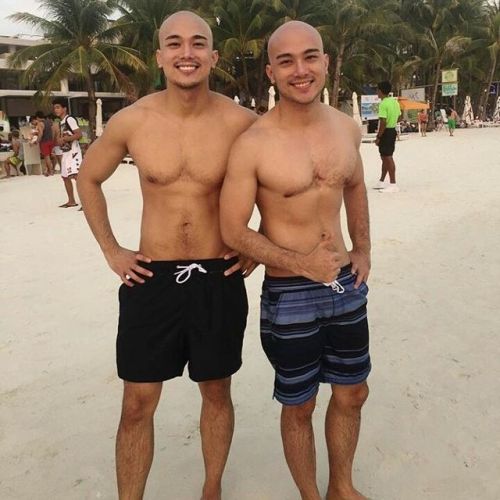 pakcik-kampung: x sangka upin ipin dah besar skg ni….berbulus dibadan, sexy mexy…geram