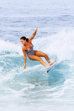 highenoughtoseethesea:  Roxy girl Bruna Schmitz