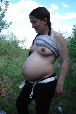 stonerpreggolover:  Mmm…this Pregnant Gypsy Turns Me On! I’d So Fuck the Shit Out of Her Right there where She’s At! Out in the Open and Everything Yummy! 👅