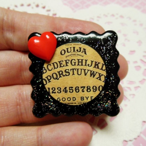 goldenlady25:  alibuttons:  ‘Tis October! Head on over to my Etsy Shop to find these spooktacular items! :)  Heart pendants can be made into brooches OR necklaces! ;)    Super cute!  I want the ouja earrings