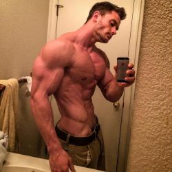 muscle-addicted:  Thomas DeLauer 