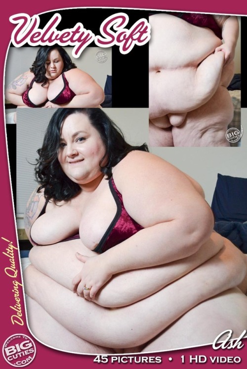 suchafatash:  Have I ever looked softer? I think these extra holiday pounds are showing! ash.