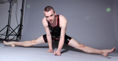 puprusty:  pupsleeves:  Hot Rubber Pup  I love my pic :D i am this - more under ->  https://www.facebook.com/pup.rusty