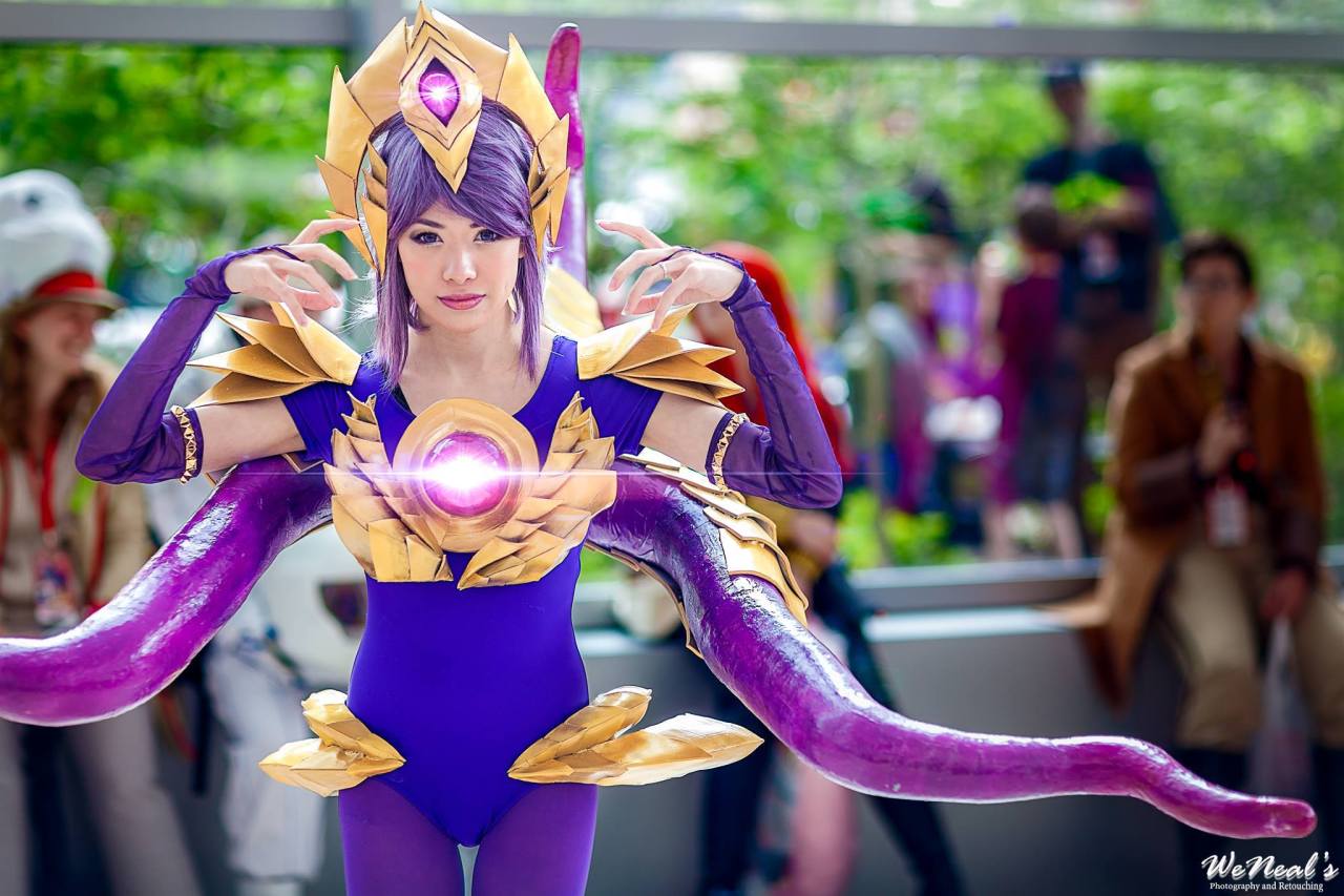 league-of-legends-sexy-girls:  Vel’koz Cosplay