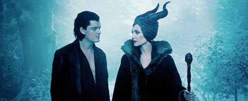 raainstorms: Maleficent and Diaval and their gradually disappearing personal space.