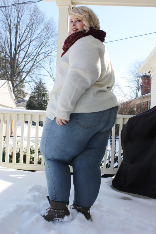 afatfox:  hey kits!  sorry for being MIA for awhile. it recently snowed here in KY and I took a couple outfit pictures that I thought I’d sharesweater ~ target (4)jeggings ~ torrid (26)scarf ~ giftedboots ~ torrid lips ~ revlon colorburst balm stain