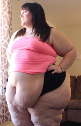 bbwssbbwlover:  Shouts Out to All them Big Sexy Girls… If your thighs don’t rub when you walk, I can’t Fuck with you… ;) 