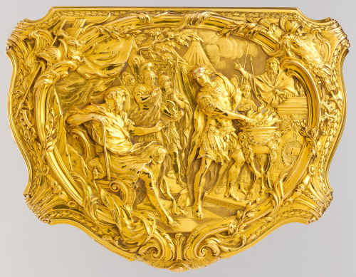 ufansius: Chased gold presentation box - Peter Russell (box) and George Michael Moser (chased decora