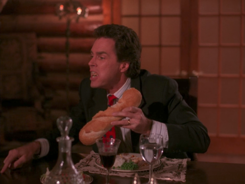 brand-upon-the-brain:Twin Peaks: S01 E03 “Zen or the Skill to Catch a Killer” (David Lynch, 1990)
