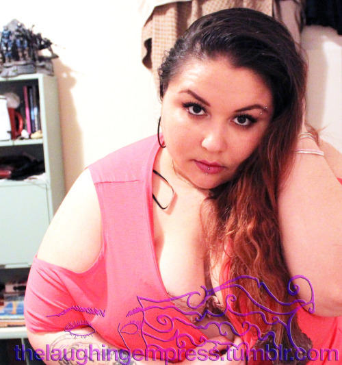 thelaughingempress:  I’ve got a big belly. And I love it :) I’ve got an even bigger butt, let me sit on you? My personal photo-sets and videos…thelaughingempress@gmail.com