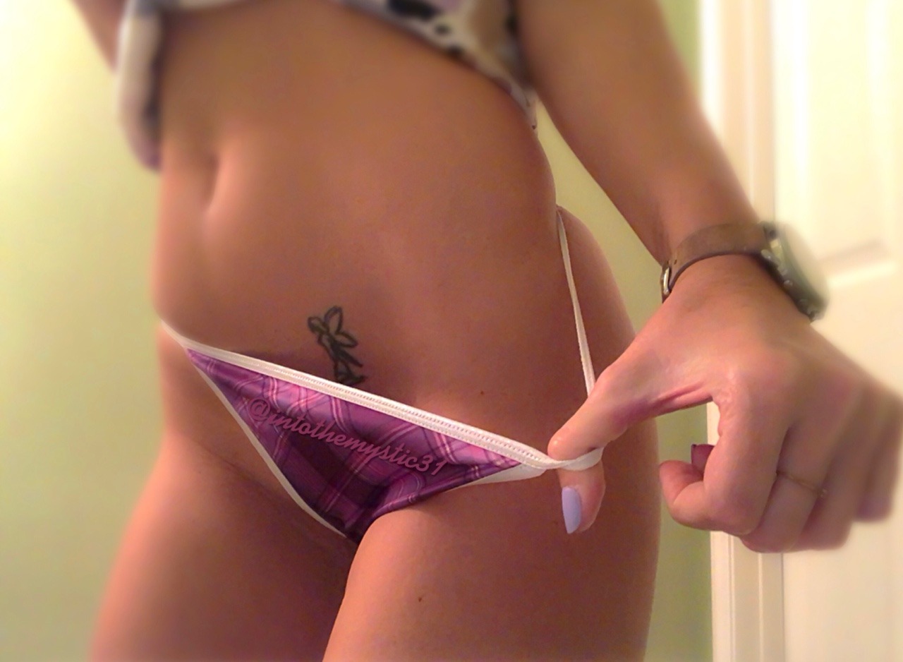 intothemystic31:  Thongs on Thursdays… it’s a Thing💁🏻‍♀️