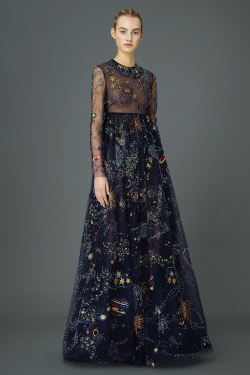 lesbeehive:  Les Beehive - Valentino Pre-Fall 2015 VISIT LES BEEHIVE FOR MORE | LIKE LES BEEHIVE ON FACEBOOK 