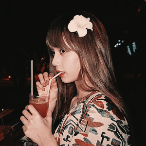nigthicons: happy lalisa day yeah!like or reblog