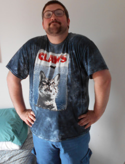 justeatandread:  I got a new cat shirt and