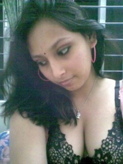 Hot Indian Bhabhi in pink dress Showing her Boobs black bra Indian