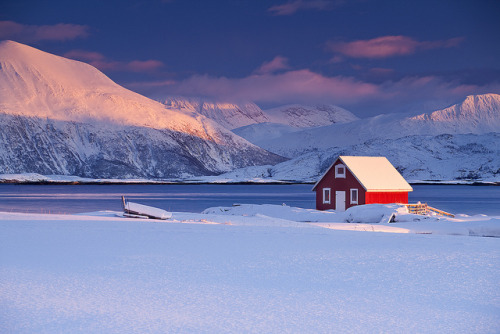 Arctic Sunset by antonyspencer on Flickr.