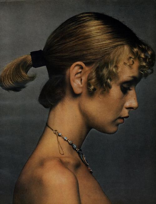 kitsunetsuki:Justin de Villeneuve - Twiggy for Yardley (Vogue 1968)