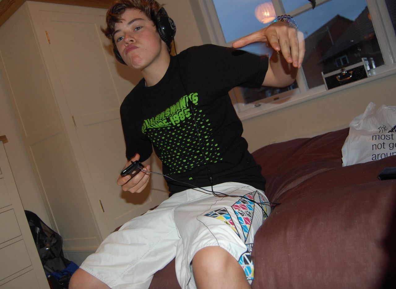 harrystylesdaily:  Never released in HQ: 1 | 2 | 3 | 4 | 5 | 6 