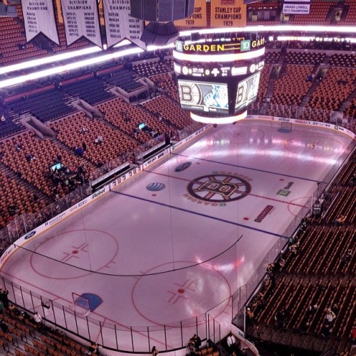 Fans are starting to trickle in for tonight’s game, as the #NHLBruins take on the Florida Panthers @tdgarden