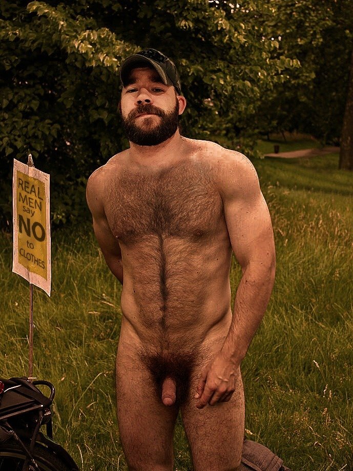 bigbushdad:  Man with hairy chest and full bush - pubic hairMore men with full bush