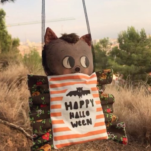 ✨Hello lovelies! I thought you would need a cute Halloween Treat Baggie for carrying your doll with 