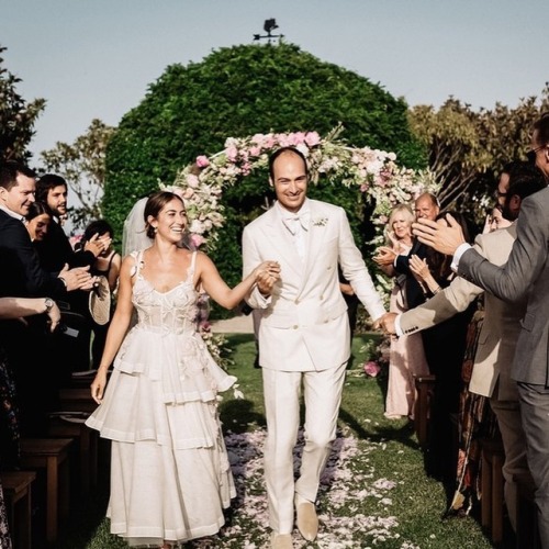 My wedding fairytale is now live on Vogue! I am so excited to share our special weekend with you! Li