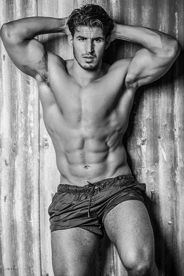 furrypty:  Indulge your senses with the beauty of the male shapes!