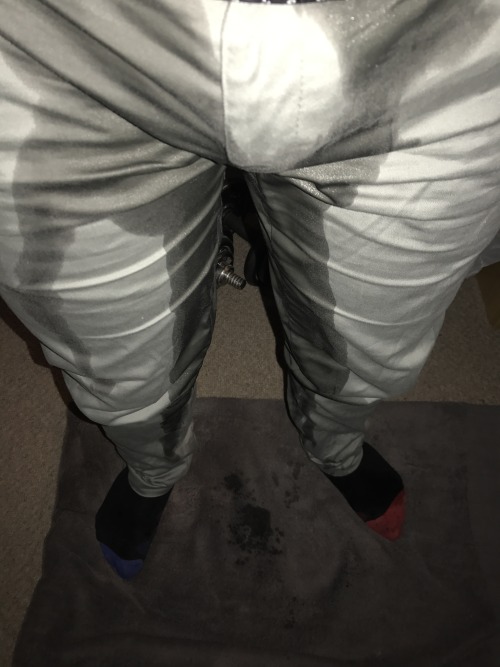 keepcalmpisspants: Pissed my work trousers porn pictures