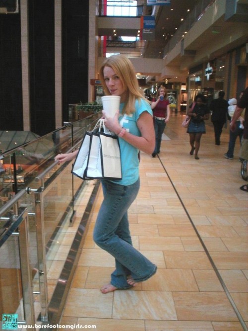 jennsummers50: Pam shopping barefoot at the mall and a furniture store :) ~Jen~ Her toesucking video