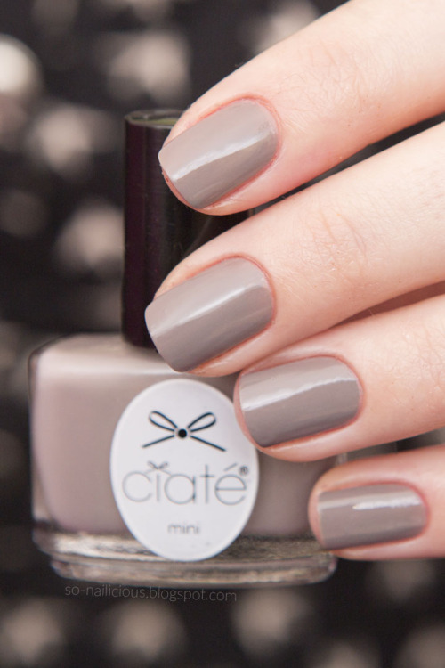 Mini Mani Month Christmas Calendar from @ciatenails