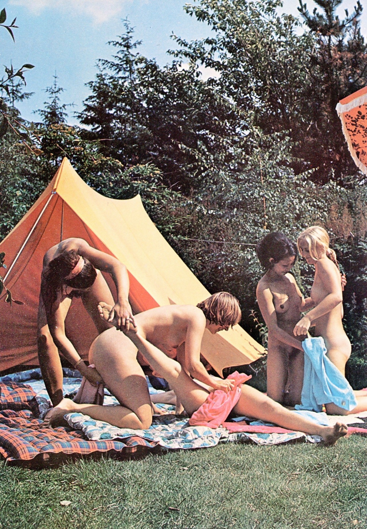 searcher2cr-erotica:Campers… .