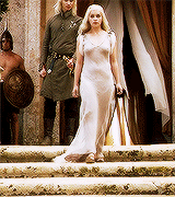 alayneestone-archive-deactivate:  Gif Meme - everythingpassesintime asked: Daenerys Targaryen + Dress Me Up 