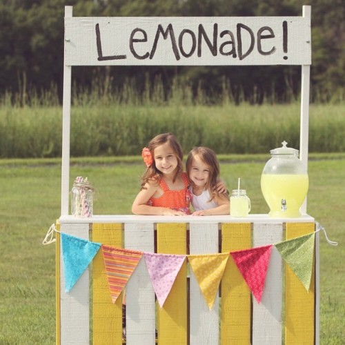 Who doesn’t want their own Handmade Lemonade Stand!!! By #opaandomas on @etsy ! #etsy #etsysel
