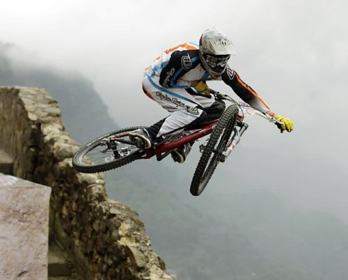 fuckyeahcycling:  (via Red Bull Devotos de Monserrate - The Best of Did You See That? - Photos - SI.