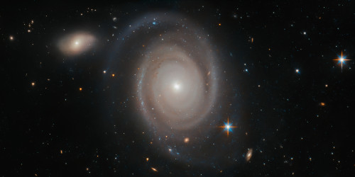 Not all galaxies are lonely. Some have galaxy squads. ⁣NGC 1706, captured in this image by our Hubble Space Telescope, b