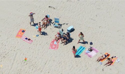 zooophagous: micdotcom: Chris Christie and family photographed relaxing on beach he closed to the pu