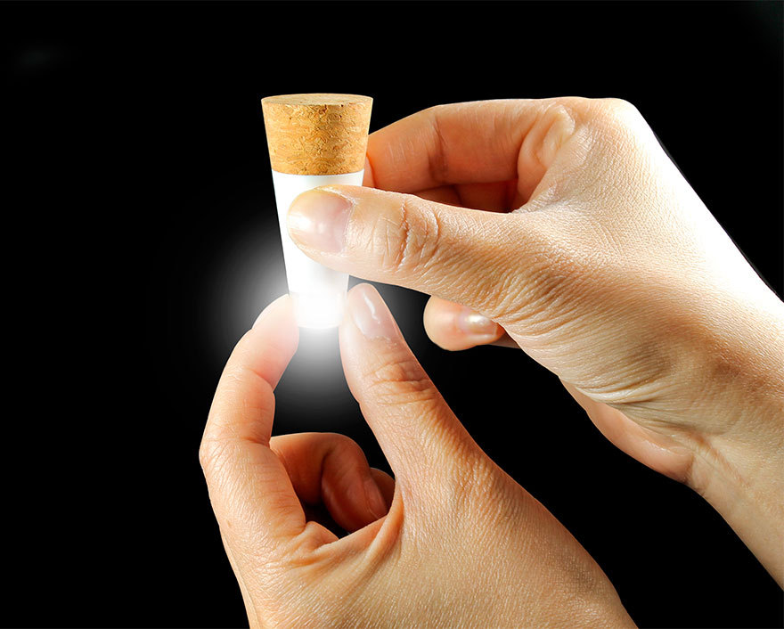 jenniferstolzer:  beben-eleben:  Turn Old Bottles Into Lamps With Rechargeable LED