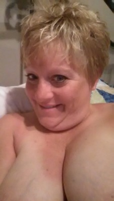 bbwselfies:  Hi guys…. My name is Brenda