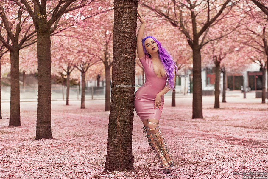 josefinejonsson:  Model is InsaniteaLatex by Maebelle LatexPhotos by: Josefine Jönsson